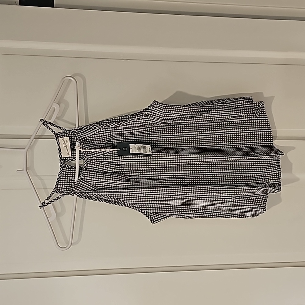 NWT, Universal Thread Goods Co., Black and white tank top, Size M